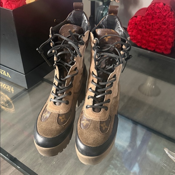 Laureate Platform Desert Boot - Picture 7 of 12